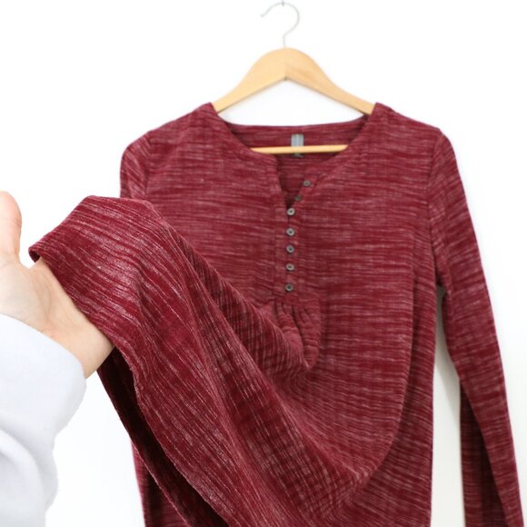 *Denver Hayes Long Sleeve Red Heathered Blouse - Picture 4 of 7
